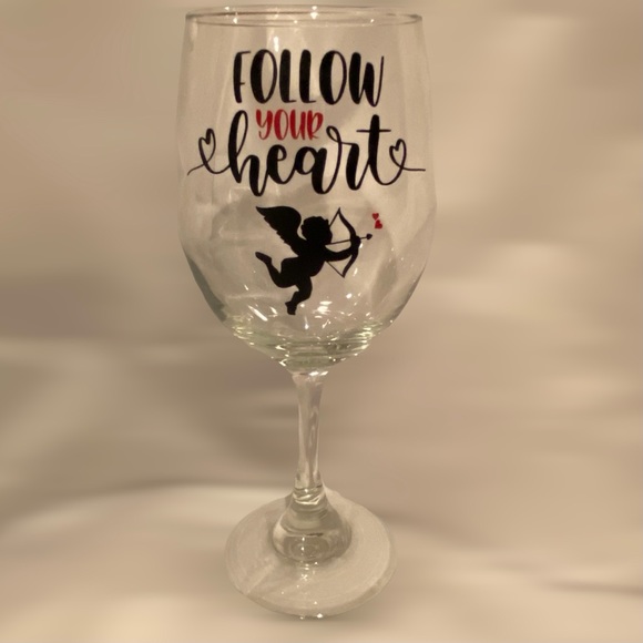FOLLOW YOUR HEART WINE GLASS - Picture 1 of 1